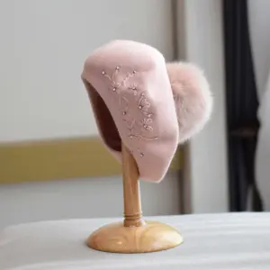 Megzta beretė su pūkuotu bumbulu 2
